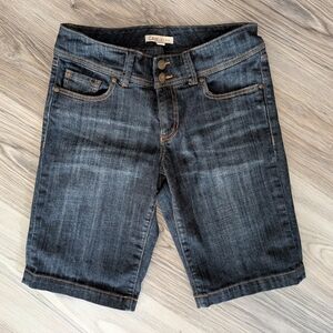 Cabi Bermuda Shorts Size 6 Like New Dark Wash Summer Spring Vacation